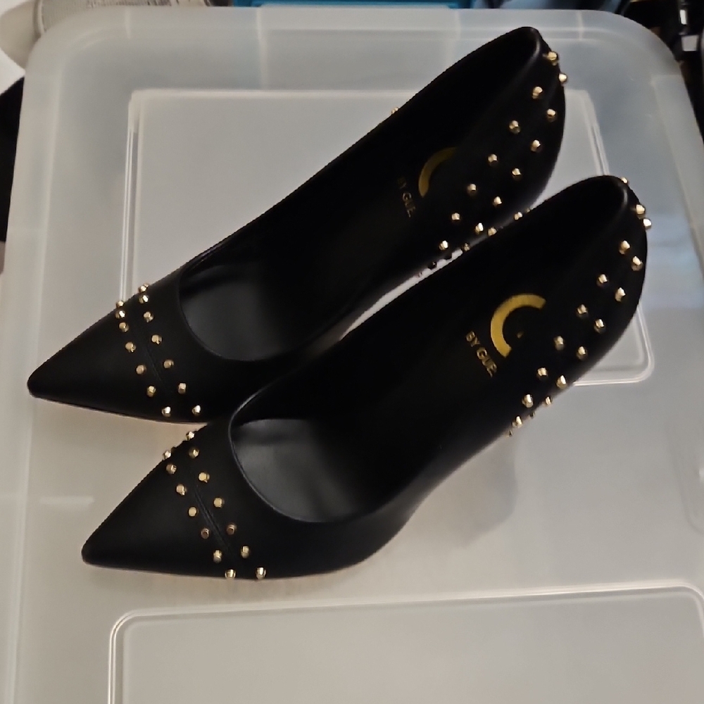 G by Guess Black Pointed-Toe Pumps with Gold Studs